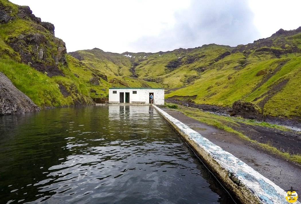 Islandia opuszczony basen Seljavallalaug